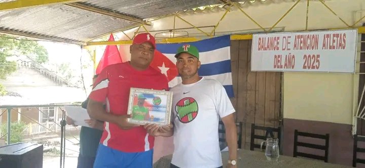 Estimulan en Amancio a los mejores atletas y profesores del año.