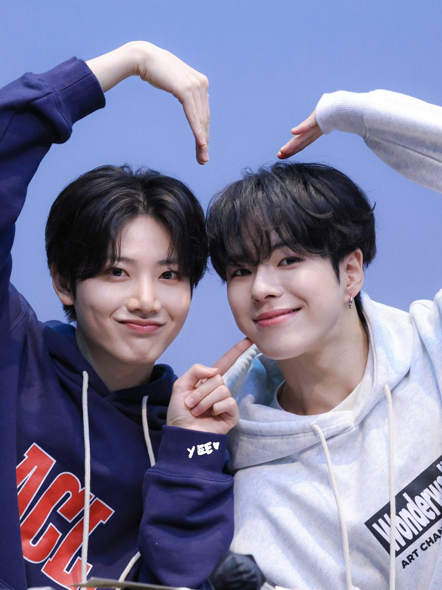 251222 wonderwall fs 
👀👈🏻 

#JUNKYU #JAEHYUK #TREASURE