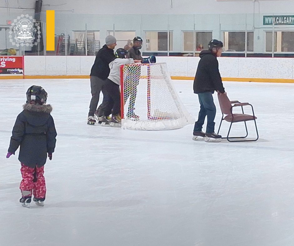 CalgaryPolice's tweet photo. โธ District 3 hit the ice for #SkateWithACop!
On Dec. 14, officers from District 3 spent the afternoon skating with 30 Calgary youth, including students from John G. Diefenbaker High School. The event was all about fun, building trust & creating positive connections between youth & police. ๐ฎโโ๏ธ
๐ Big thanks to the Thorncliffe Greenview Community Centre, Calgary Police Youth Foundation & everyone who helped make this event a success!