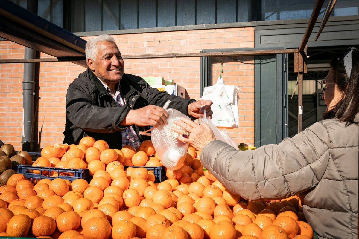 villedecergy's tweet image. #marche | 🛒 🛍 Votre marché Axe Majeur-Horloge sera ouvert les 𝐦𝐞𝐫𝐜𝐫𝐞𝐝𝐢𝐬 𝟐𝟒 𝐞𝐭 𝟑𝟏 𝐝𝐞́𝐜𝐞𝐦𝐛𝐫𝐞, avec horaires prolongés jusqu’à 𝟏𝟔𝐡.

📍Rue de l’Abondance, place du marché et avenue Mondétour
ℹ cergy.fr/mes-services-m…
 #cergy #marchelocal