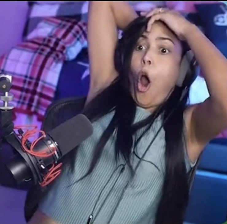 Thugsofstfu's tweet image. I seriously love her reactions 🤣🤣 she’s cute hi chica 🐥🐥🐥❤️