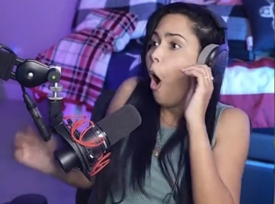 Thugsofstfu's tweet image. I seriously love her reactions 🤣🤣 she’s cute hi chica 🐥🐥🐥❤️