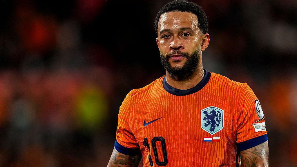 indykaila's tweet image. Exclusive 💣

LFC exploring short-term attacking options if miss out on Semenyo:

- Memphis Depay
- Alexander Sørløth

Sørløth considered on loan despite strong form at Atlético.

Depay open to short-term deal &amp;amp; has good relations w/ many LFC players.