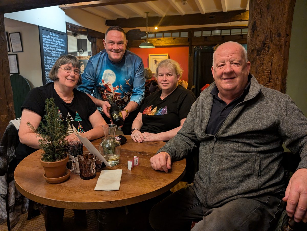 RedLionLongComp's tweet image. The Stowaways - our winning team from our charity pub quiz in aid of @ymmorguk. Our generous quizzers managed to raise a fantastic £446 for this wonderful local organisation which helps young people build resilience and self-esteem 🥰.