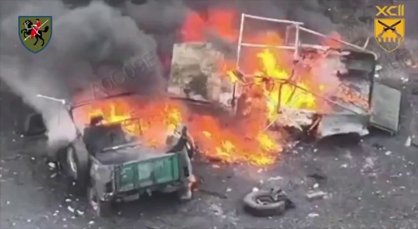 Crash534678's tweet photo. وقتی خودرو های زرهی رو از میدان نبرد حذف کنید چنین صحنه های در میدان نبرد خلق می‌شود 
وقتی فرماندهان می‌خواند  ارزان بجنگید و پول برای خودروهای زرهی مدرن و بروز خرج نکنند سربازان با خونشون این هزینه رو پرداخت میکنند https://t.co/oVzU0sIsaJ