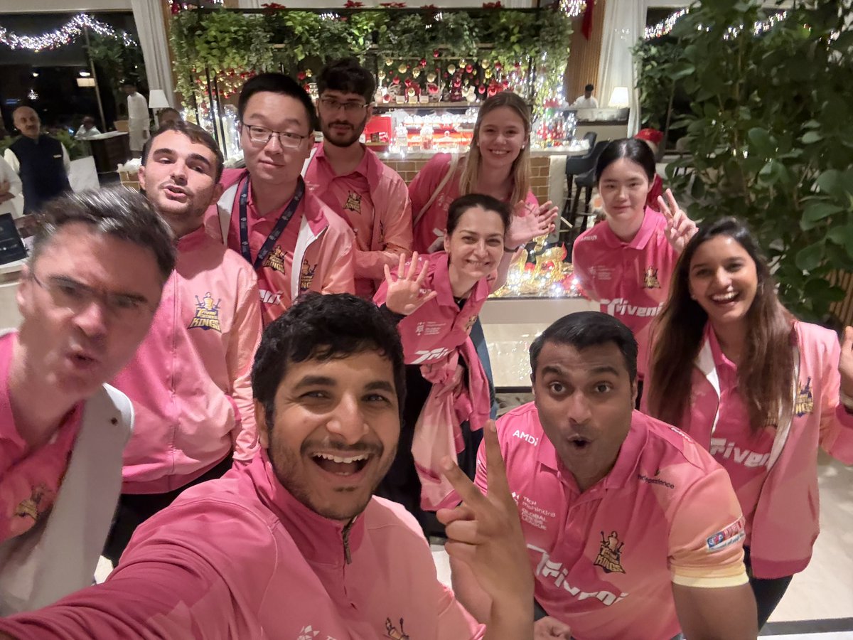 viditchess's tweet image. We lost in the finals but our spirits are still high.  

It was a joy to be a part @trivenickings !!

Thanks @anandmahindra Sir for empowering the Chess World with Global chess League  @GCLlive !