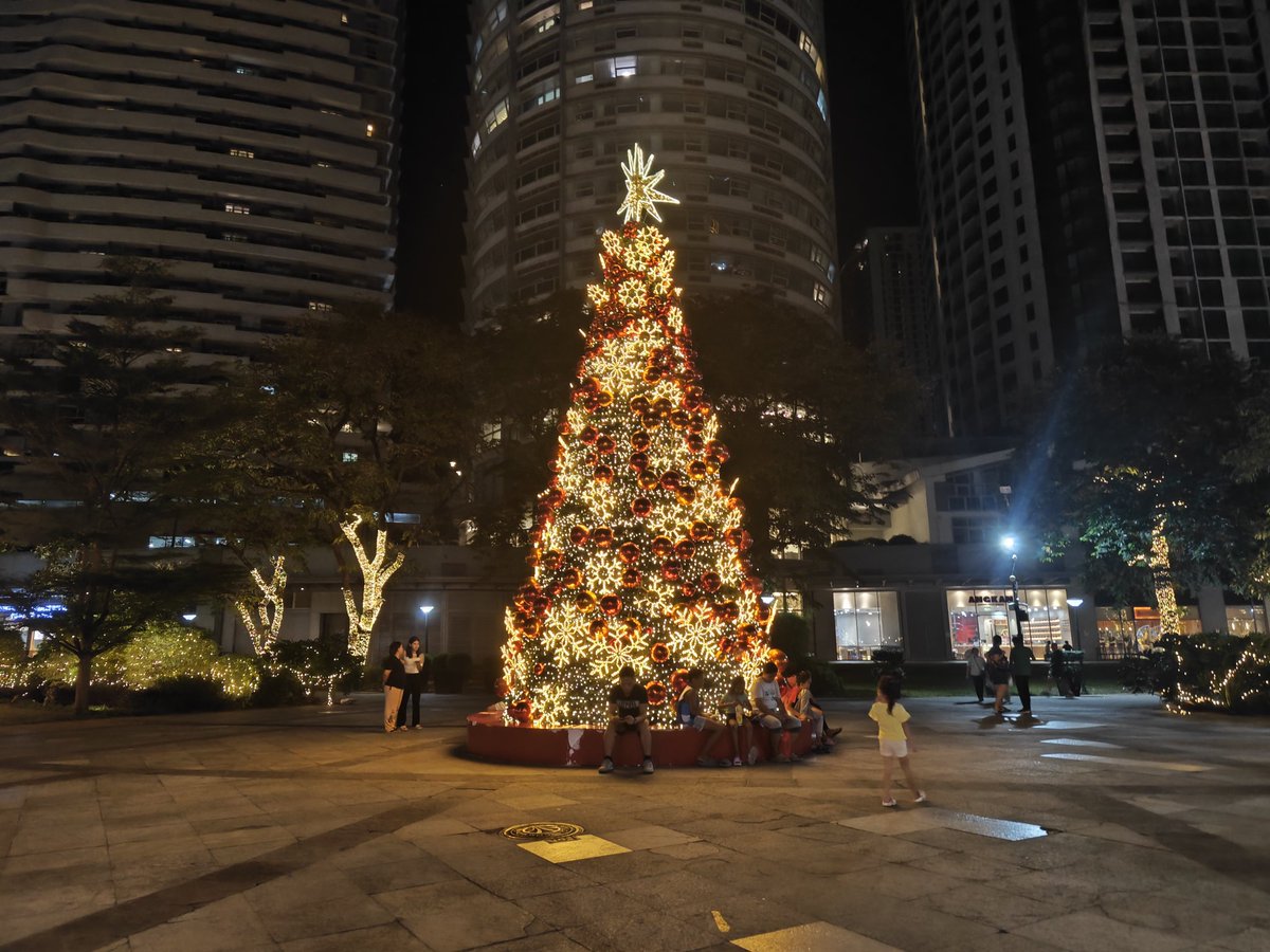 kat2466's tweet photo. Pasig Capitol Commons のクリスマスイルミネーション。
#フィリピン
#Pasig
#CapitolCommons
#Christmas2025
#Pasko https://t.co/Emgeo9R91D