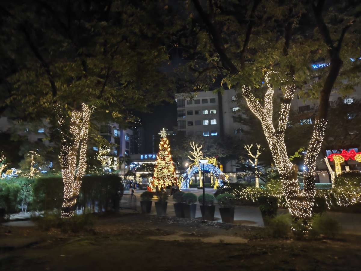 kat2466's tweet photo. Pasig Capitol Commons のクリスマスイルミネーション。
#フィリピン
#Pasig
#CapitolCommons
#Christmas2025
#Pasko https://t.co/Emgeo9R91D