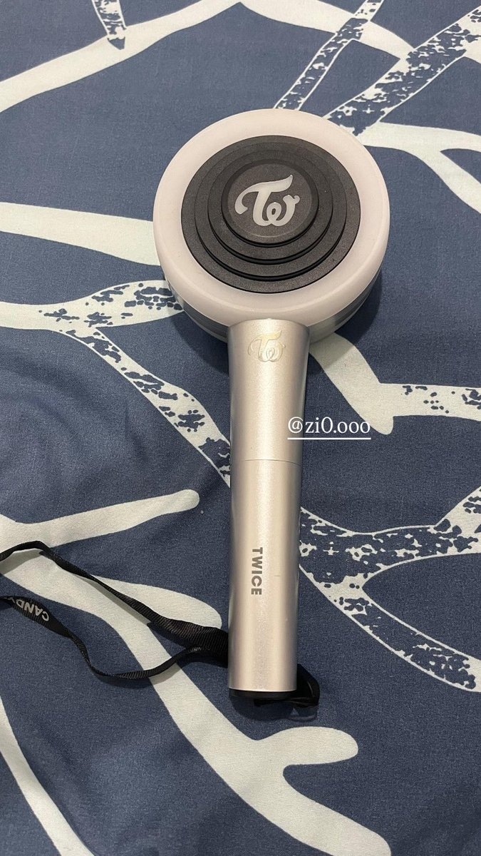 Na_zioo's tweet image. [WTS] TWICE CANDYBONG Z Lightstick – Lightly Used, On Hand

✨ RM150 (nego) – Fully functional &amp;amp; lightly used
💡 Perfect for concerts &amp;amp; collectors
📦 WM RM8 / EM RM16 | 📍 Shah Alam/Subang
#pasarTWICE #twice