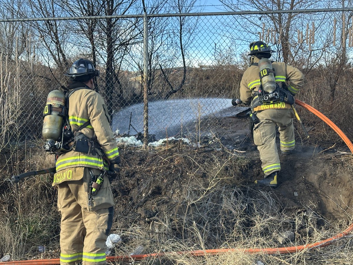 CSFDPIO's tweet image. #ColoradoSpringsFire E10 &amp;amp; T10 on scene of a small homeless camp that caught fire and spread to surrounding brush behind 3330 N. Academy. Large amount of black smoke initially seen, but fire kept to surrounding area by fire crews. Fire is now out and is under investigation.