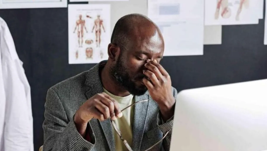 دراسة علمية جديدة.. لماذا يكرر بعض الناس القرارات الخاطئة رغم التجربة؟ 