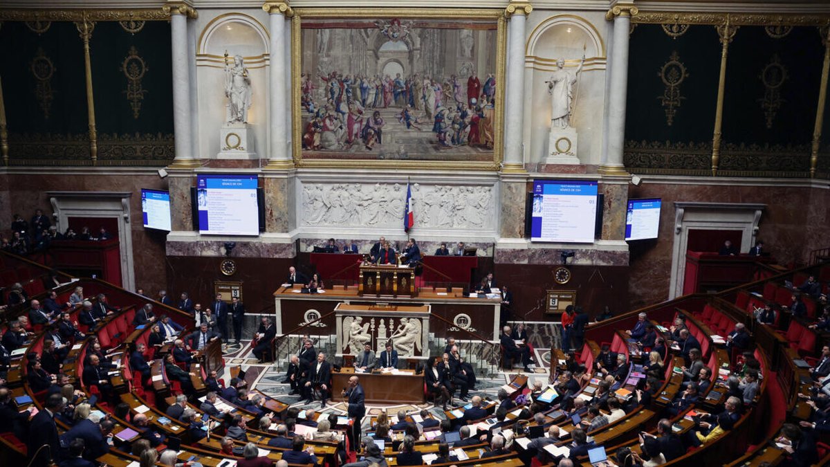RFI's tweet image. France: l'Assemblée nationale adopte la «loi spéciale» pour pallier l'absence de budget 2026
➡️ go.rfi.fr/0zW