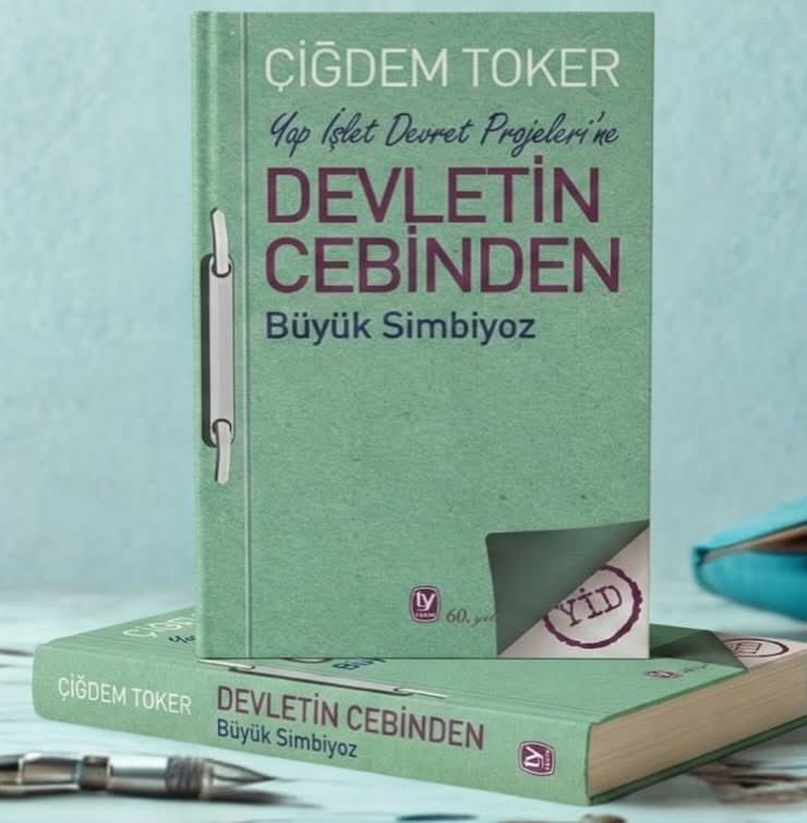 Gerçekleri okumaya tahammülü olanlara tavsiyemdir! 

Dünyada yolsuzluk alanında bir çığır açan AKP’nin yarattığı kamu zararını kitaplaştıran Çiğdem Toker’in ‘Devletin Cebinden’ adlı eserini tavsiye ediyorum.

Özellikle kitap, devlette yeterli kaynak yok diyenlerin suratına bir