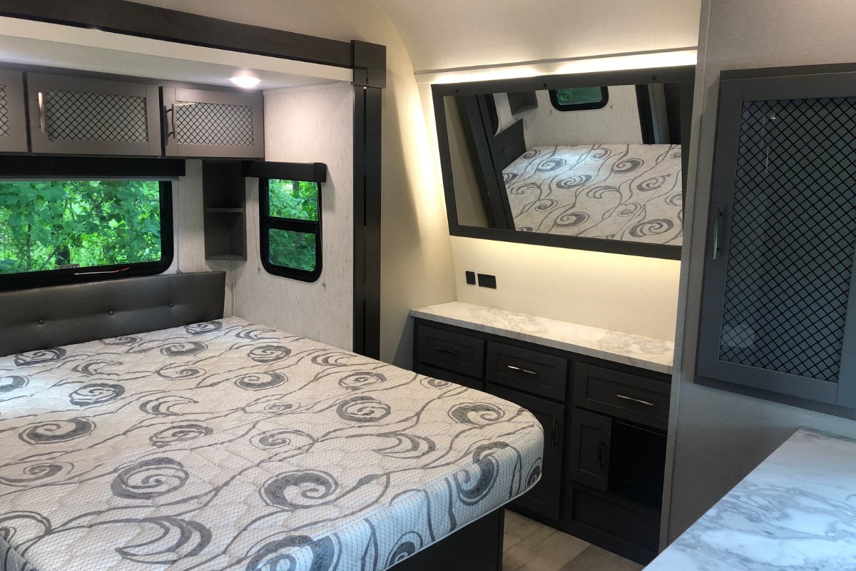 RVsDotCom_'s tweet photo. Your next trip just found its RV.

🚐 Used 2022 Grand Design Momentum G Class 25G
💤 sleeps 8
📏 31 ft 
⚖️ 8,532 lbs

Ready to roam → https://t.co/uIBolz7wAl https://t.co/6rmp9ahvkW