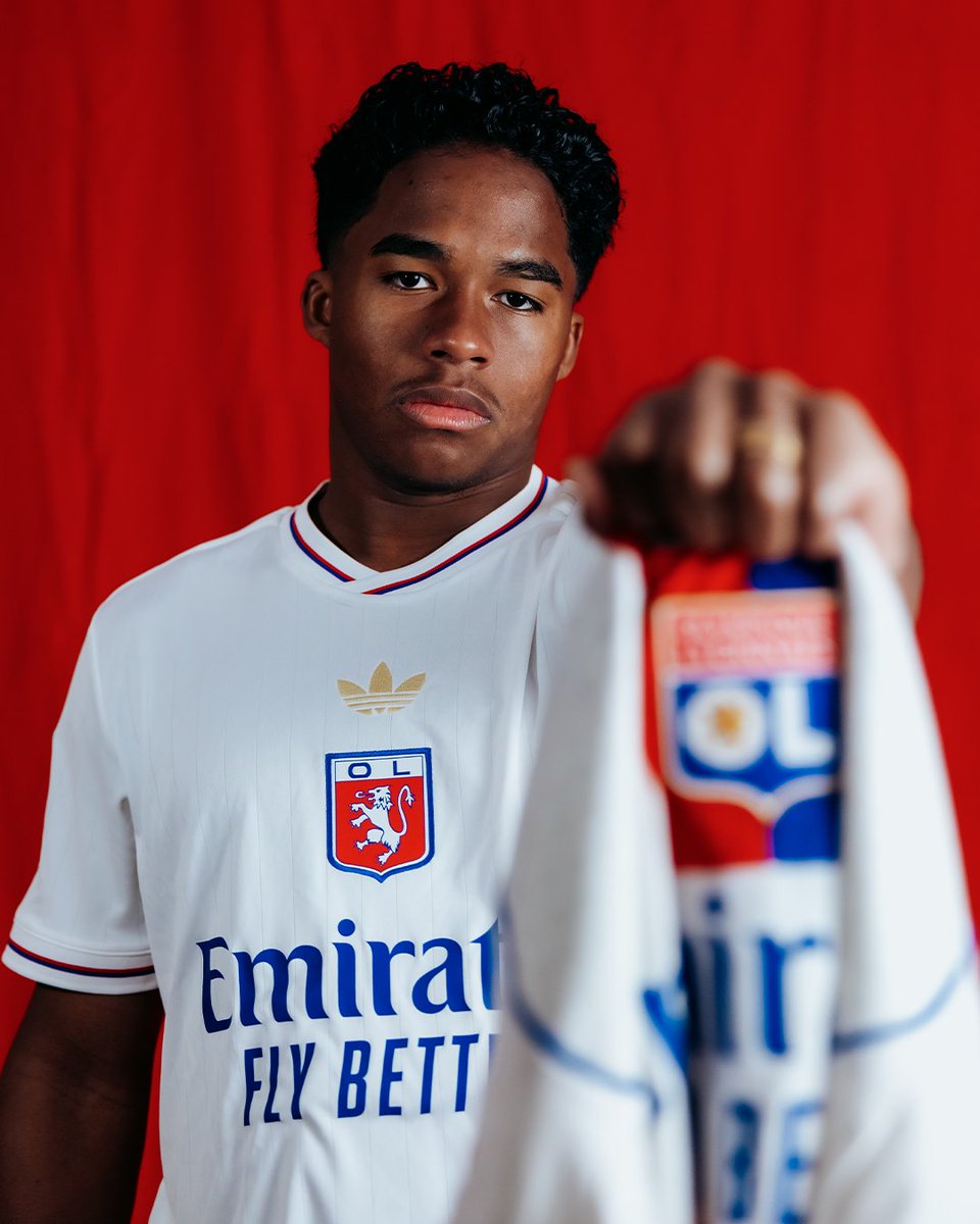 OL's tweet image. 🆕 N°9 ✨🔴🔵