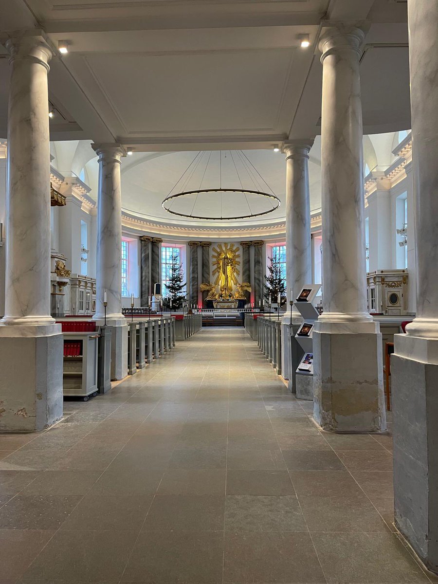 LajnaSweden's tweet photo. Lajna Imaillah Göteborg har idag besökt Domkyrkan för att träffa prästen Maria Bergius och överlämna nyårshälsningar och gåvor. Vi fick också tillfälle att besöka julutställningen och församlingshemmet

#fred #gemenskap #gottnyttår https://t.co/kMFbvNyWdO