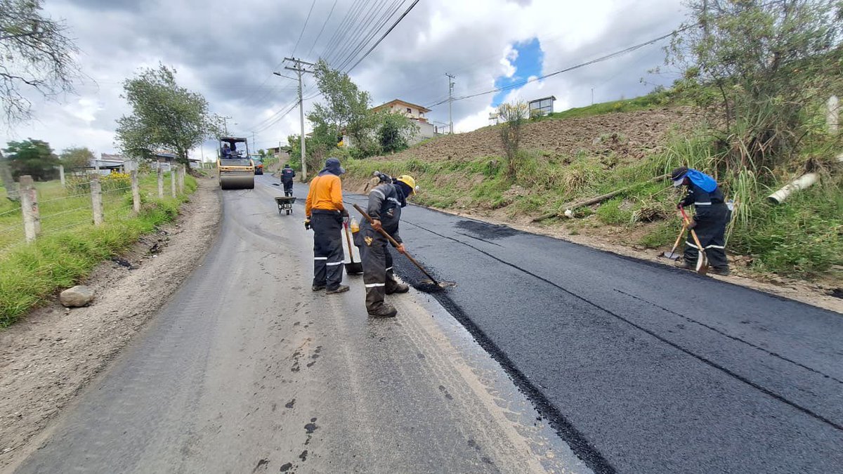 La transformación vial continúa firme. 💪🏽

Ejecutamos una nueva etapa de tendido de carpeta asfáltica en la vía San José - Dora Canelos, en Sidcay.🛣️
<a href="/AzuayPrefectura/">Prefectura del Azuay</a> , Gad Parroquial Sidcay y la ejecución de <a href="/EpAsfaltar/">Asfaltar EP.</a> permiten mejorar la vida de nuestra gente. 🙌🏽
#JotaPrefecto