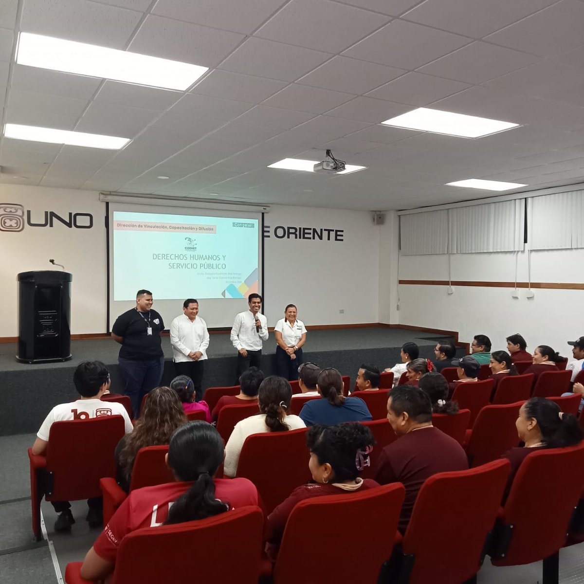 codhey's tweet image. 📚🤝 Fortalecemos una cultura de respeto y un servicio público más cercano llevando a las universidades espacios de capacitación.

En el marco del Día de los Derechos Humanos, la CODHEY impartió la conferencia “Derechos Humanos y Servicio Público” en la Universidad de Oriente. 🫶