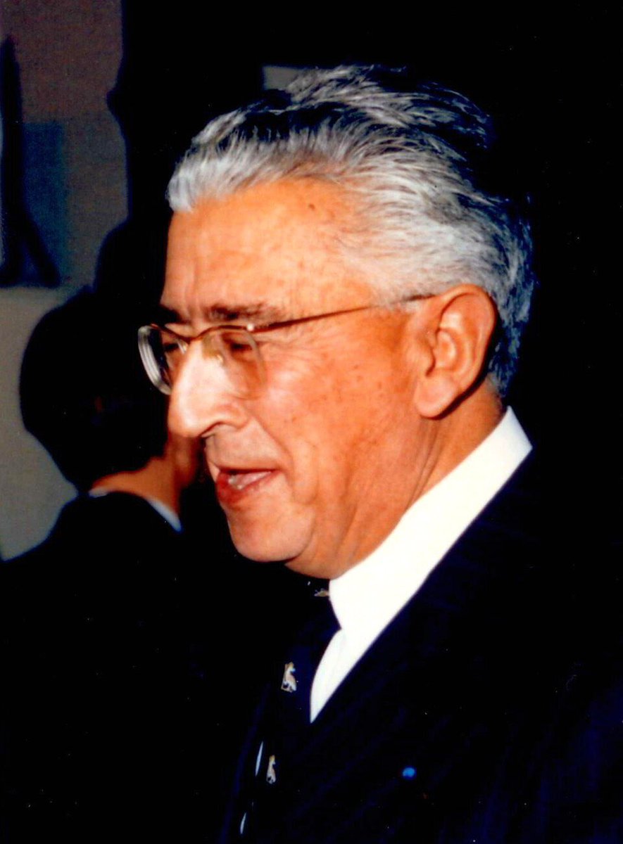 ABF_binfahad's tweet image. King Faisal met the French physician Maurice Bucaille, who was hostile to Islam. He told the King that the Qur’an contained errors. King Faisal asked him, “Have you read it in its original language?” He replied, “No.” The King then said, “Read it in its language.”

Maurice…