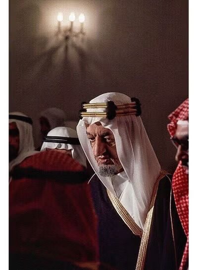 ABF_binfahad's tweet image. King Faisal met the French physician Maurice Bucaille, who was hostile to Islam. He told the King that the Qur’an contained errors. King Faisal asked him, “Have you read it in its original language?” He replied, “No.” The King then said, “Read it in its language.”

Maurice…