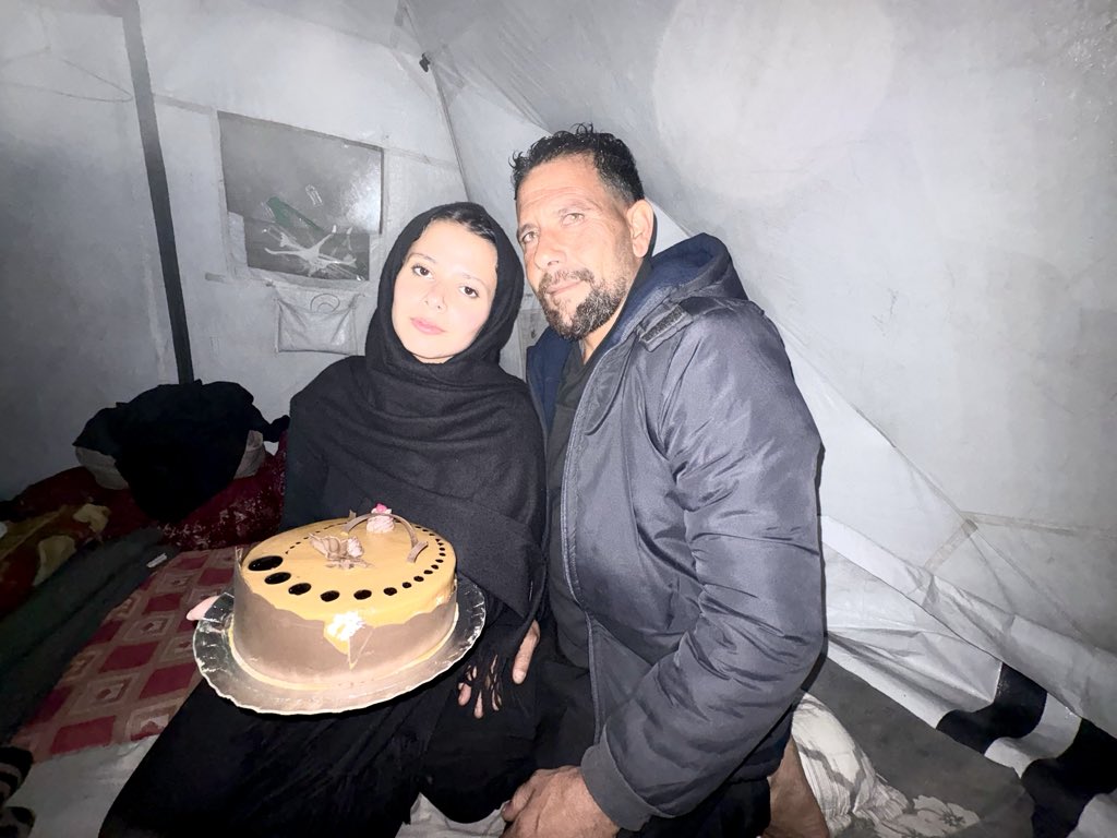 mar80549's tweet image. Happy birthday to my beloved father 🤍
He sacrificed himself to feed us and was injured in his back while trying to secure flour for us.
Today, I am grateful that he is safe and that we are celebrating together after more than two years of sorrow and pain