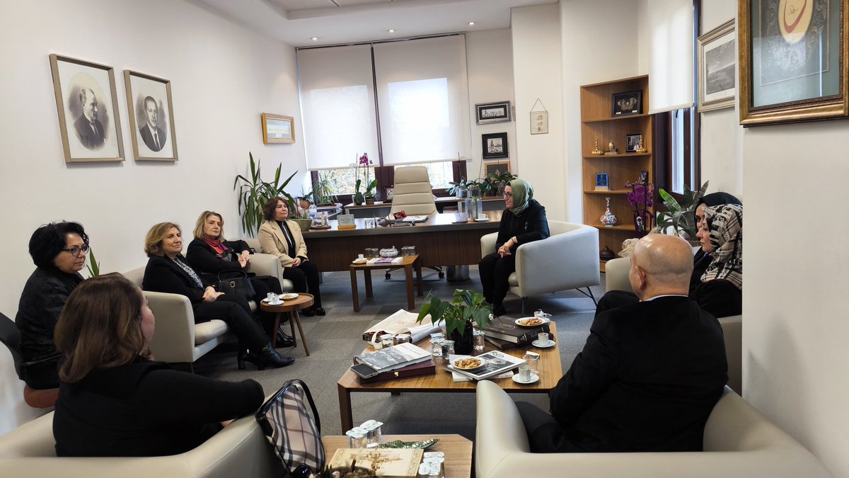 Malatyalı İş Kadınları Derneği Kadın Kolları ve kıymetli yönetimini İl Başkanlığımızda misafir ettik.

Kadın girişimciliğini güçlendiren adımları konuşup sahadaki tecrübeleri dinledik. 
Nazik ziyaretleri için MİAD Kadın Kolları’na teşekkür ediyor, yürüttükleri çalışmaların