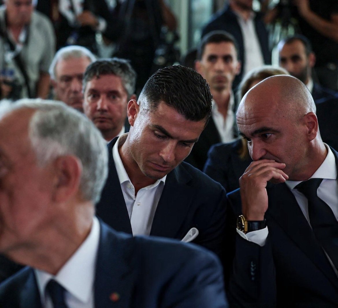 TimelineCR7's tweet photo. 🚨

Cristiano Ronaldo has already scored 955 goals. Will he reach 1000? 

ROBERTO MARTINEZ:

"He is in great form. And he achieved this because he lives in the present. When he talks about his goals, he avoids thinking long-term: reaching a thousand goals, playing a certain number of matches... His secret is to be the best he can be today and enjoy each day. Then, the number will be a consequence of the day he decides to retire. I don't think it's a goal."