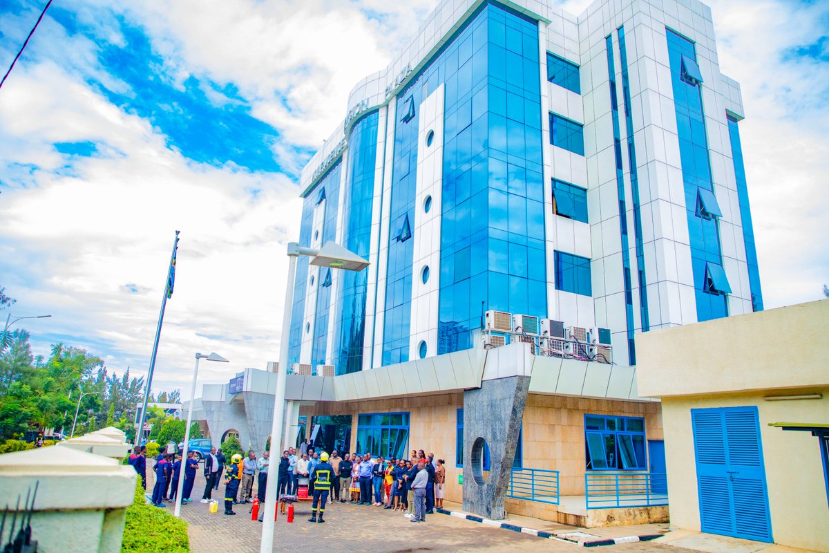 RwandaEmergency's tweet image. Today, PS @NgogaAristarque opened and participated in the first session of a training on disaster risk management and fire drill for Occupational Health and Safety Committees from MINEMA, @EnvironmentRw, @RwandaWater, @Lands_Rwanda, @RwandaGender, @RwandaYouthArts, @MeteoRwanda,…