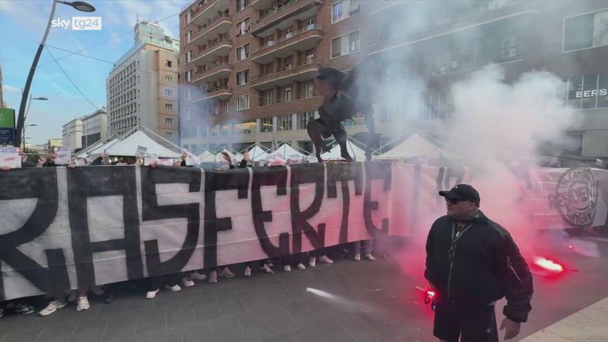NapoliPosts's tweet image. Il prefetto di Cremona e l’Osservatorio del Viminale hanno autorizzato la vendita dei biglietti per il settore ospiti in vista di Cremonese-Napoli di domenica 28 dicembre. A differenza di altre situazioni, i residenti in Campania potranno acquistare i tagliandi senza restrizioni