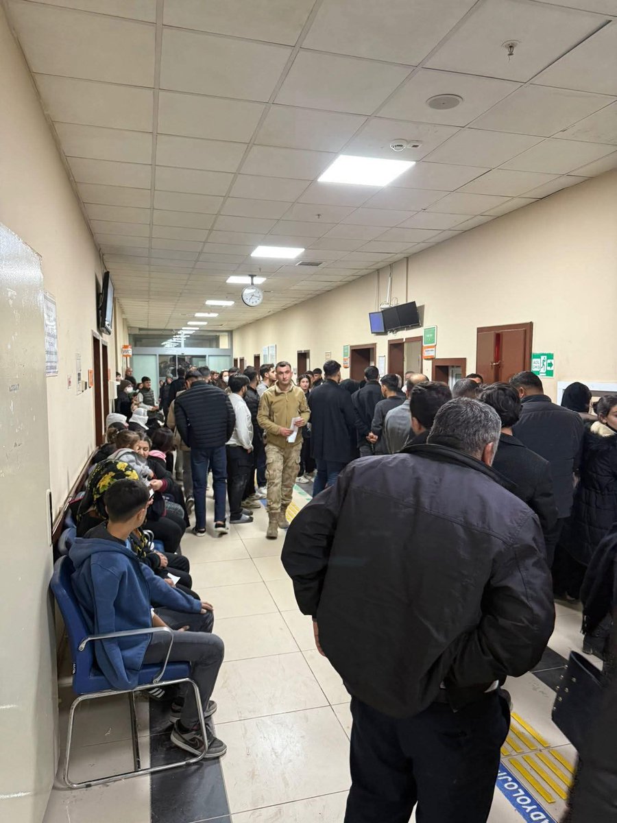 #SilopiyeHastaneİstiyoruz 200 bin nüfusu kaldırmıyor artık yeni yapılan kadındoğum ve çocuk hastahanesi ve Diş hastahanesi kaderinemi terk edildi? bir an önce halka açılsın istiyoruz. <a href="/saglikbakanligi/">T.C. Sağlık Bakanlığı</a> <a href="/RTErdogan/">Recep Tayyip Erdoğan</a>