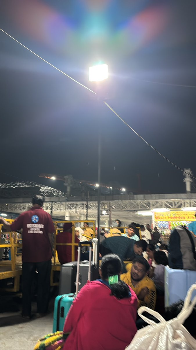 GentlemnTweets's tweet photo. Train 07407, scheduled at 7:25 PM, has not yet started from the source. There has been no update, causing inconvenience and uncertainty to passengers. Immediate clarification is requested
@EasternRailway @RailwaySeva @RailMadad @railcomplaint @IRCTCofficial @drmsdah https://t.co/uZDKJd1AFC