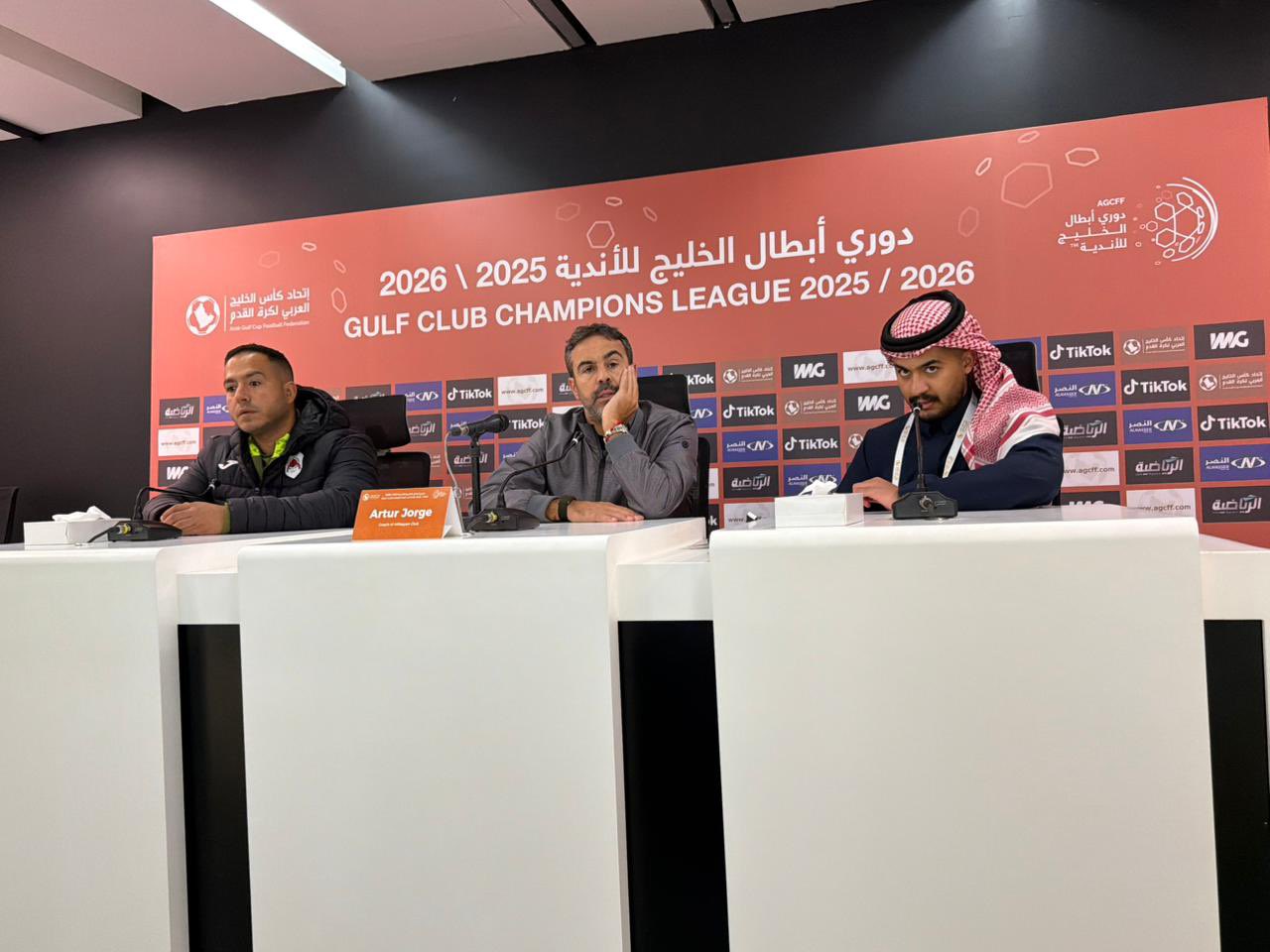 أرثر جورج مدرب فريق الريان في المؤتمر الصحافي: - «المباراة انتهت وأنا حزين على النتيجة، كنا نطمح لتحقيق النقاط الثلاث. تقدمنا في النتيجة، لكننا لم ننجح في الحفاظ عليها مع بداية الشوط الثاني، رغم توفر عدة فرص للتسجيل لم نحسن استغلالها، لذلك أشعر بالحزن على ما آلت إليه النتيجة». #الشباب_الريان 