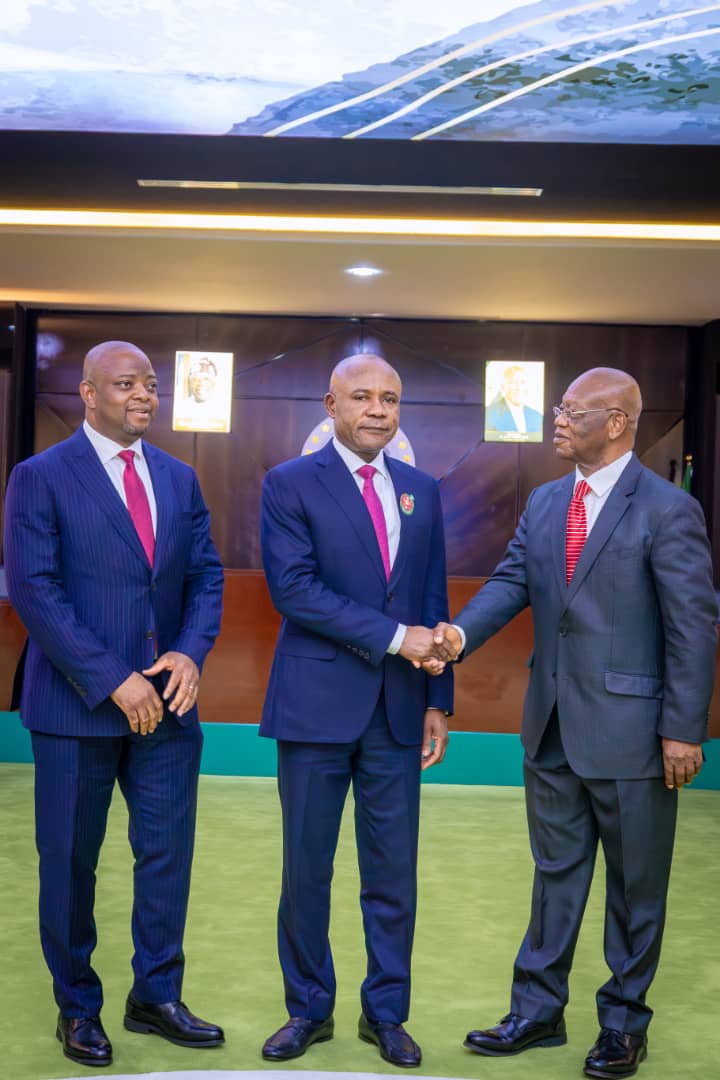 DanNwomeh's tweet image. JUST IN: Governor Mbah swears in 2 New Commissioners, Says No Holiday for Appointees

Governor Peter Mbah has inaugurated two new commissioners, saying the move was part of his government’s renewed momentum in delivering good and impactful governance.  

The new Commissioners are…