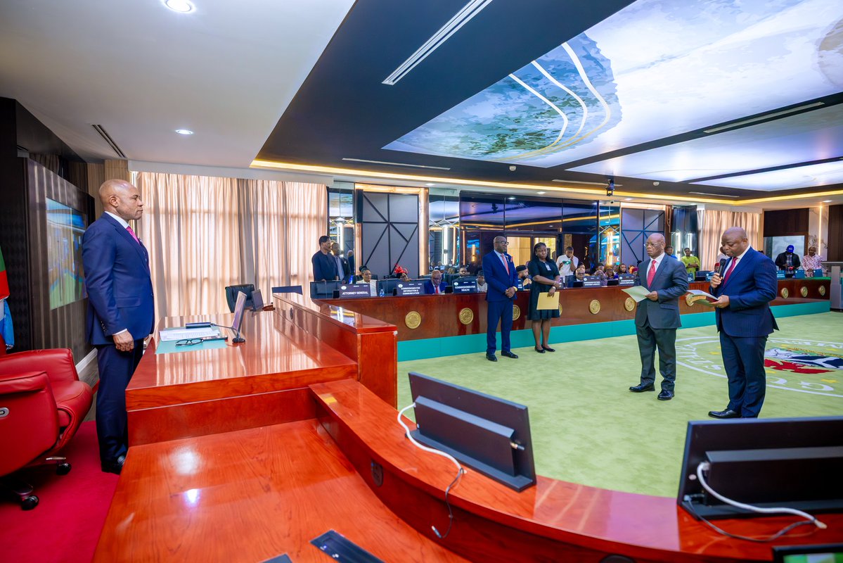 DanNwomeh's tweet image. JUST IN: Governor Mbah swears in 2 New Commissioners, Says No Holiday for Appointees

Governor Peter Mbah has inaugurated two new commissioners, saying the move was part of his government’s renewed momentum in delivering good and impactful governance.  

The new Commissioners are…