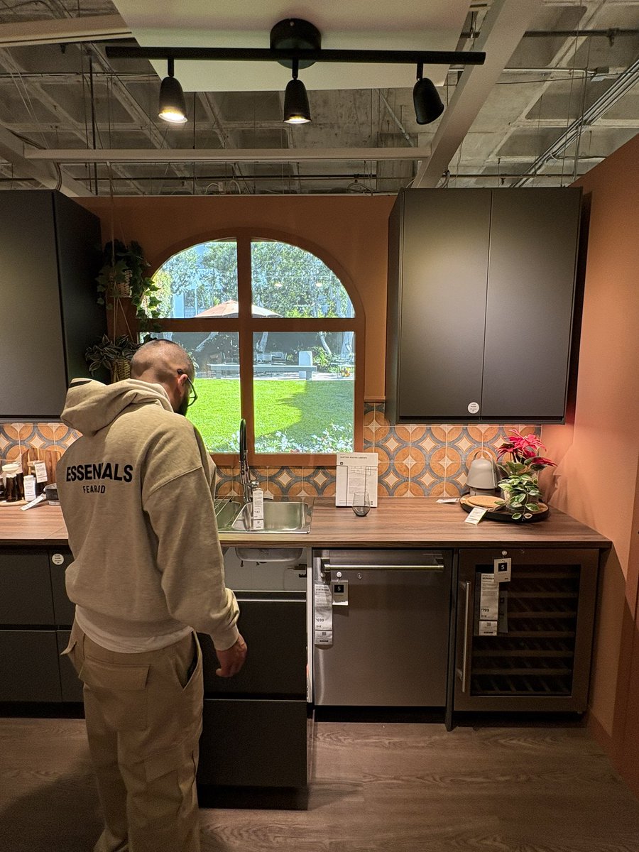 anthnyxyz's tweet image. Ended 2024 shopping for wedding bands
Ending 2025 shopping for homes and looking for furniture