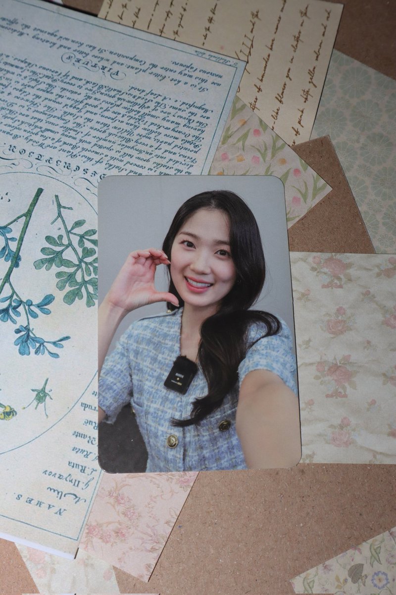 BetweenGrey's tweet image. [Giveaway Alert]

Ini kecil-kecilan buat yang mau-mau aja🤣

1. Gak ada syarat retweet, like, follow, dkk jadi gak perlu lakuin itu juga sah-sah aja.
2. Syaratnya cuma satu. Komen aja di bawah satu pertanyaan atau kalimat unek-unek buat Evergreen. Sarkas boleh. Kritik boleh.…