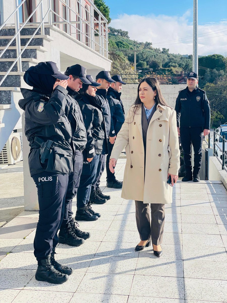 Kaymakamımız Sn. Rumeysa GÖRENTAŞ kurum denetimleri kapsamında İlçe Emniyet Amirliğini ziyaret ederek incelemelerde bulundu. Görev başındaki Emniyet personeline başarılar diledi.