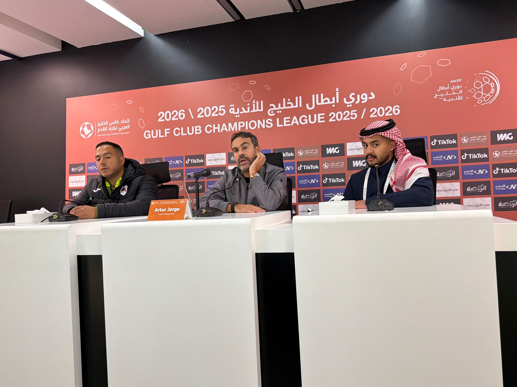 أرثر جورج مدرب فريق الريان في المؤتمر الصحافي: - «جئنا إلى هنا من أجل الفوز، وتقدمنا في الشوط الأول بنتيجة 2 0، لكن لم يحالفنا الحظ في الحفاظ على التقدم أو تعزيزه، رغم توفر ثلاث فرص كانت كفيلة بتوسيع الفارق». #الشباب_الريان 