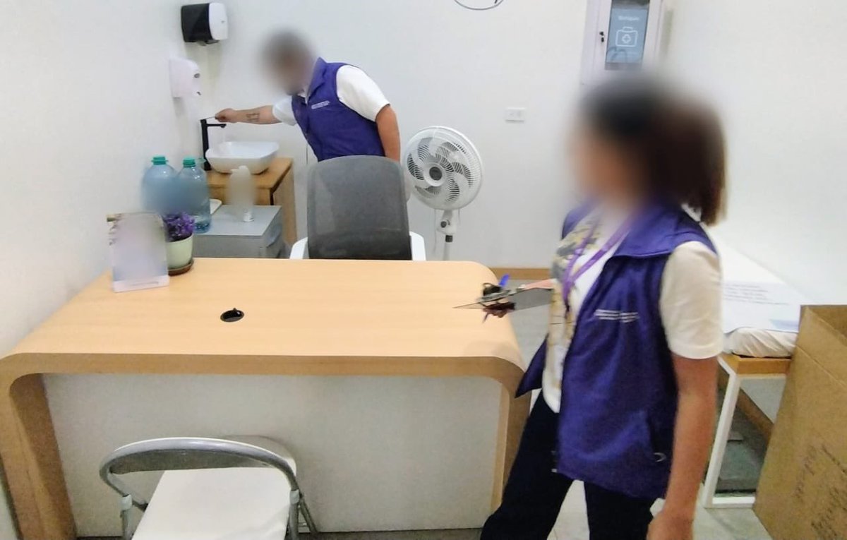 Acess_Ec's tweet image. 📌 #Samborondón | 👩‍⚕️👨‍⚕️ En respuesta a alertas ciudadanas, la #ACESS, junto a @Arcsa_Ec, realizó un control en un consultorio de medicina general para verificar el cumplimiento de la normativa sanitaria. ✅

🧵⤵️