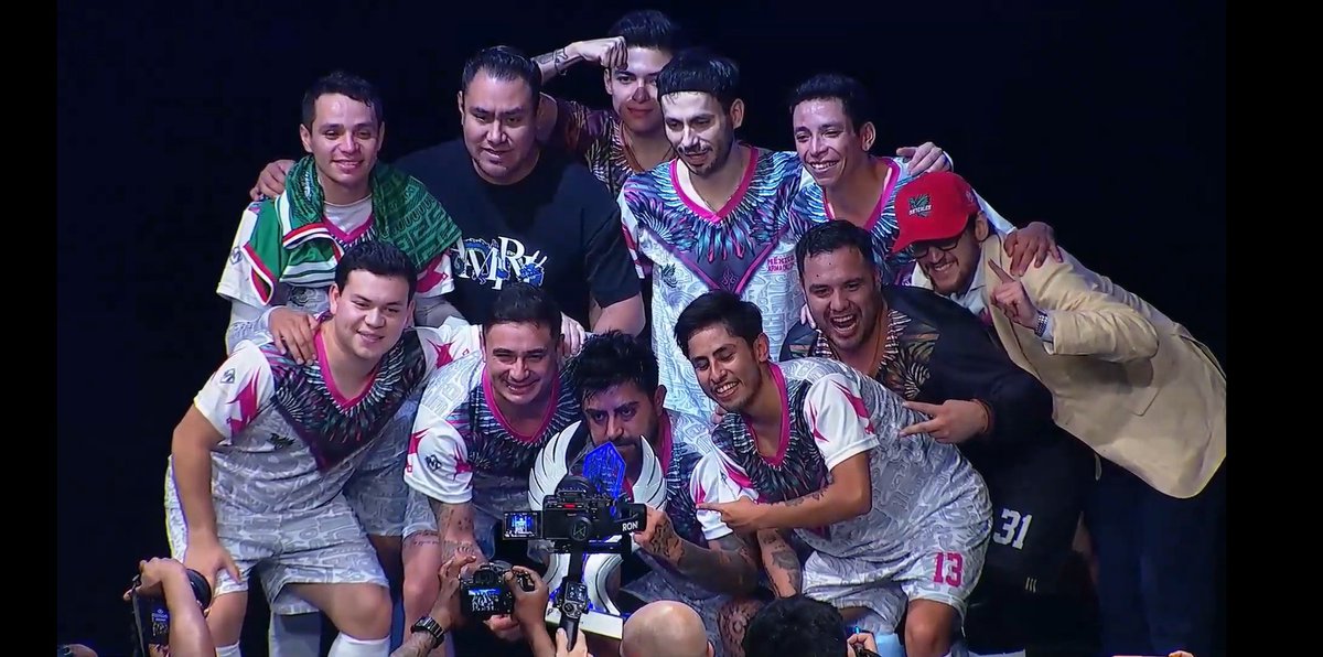 Felicidades <a href="/UL1BARRI/">Rodrigo Ulibarri</a> <a href="/DivineCS7/">DIVINECS7 🧜🏻‍♂️</a> <a href="/xjoksann/">joksan</a> ¡Son campeones del mundo! 🥳🥳🥳

¡VIVA MÉXICO! 🇲🇽❤️