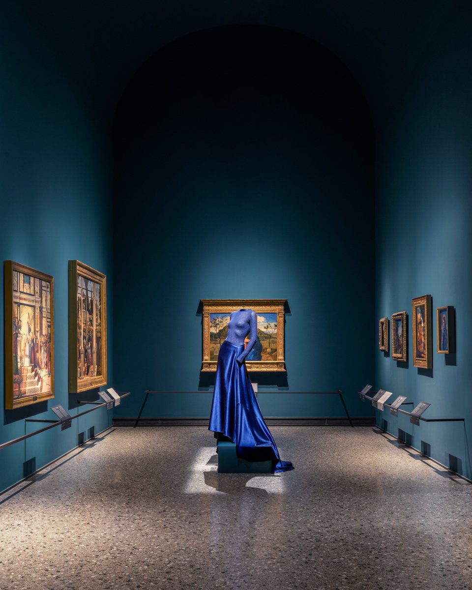 GIORGIO ARMANI: MILANO, PER AMORE⁣ ⁣ Within the historic halls of