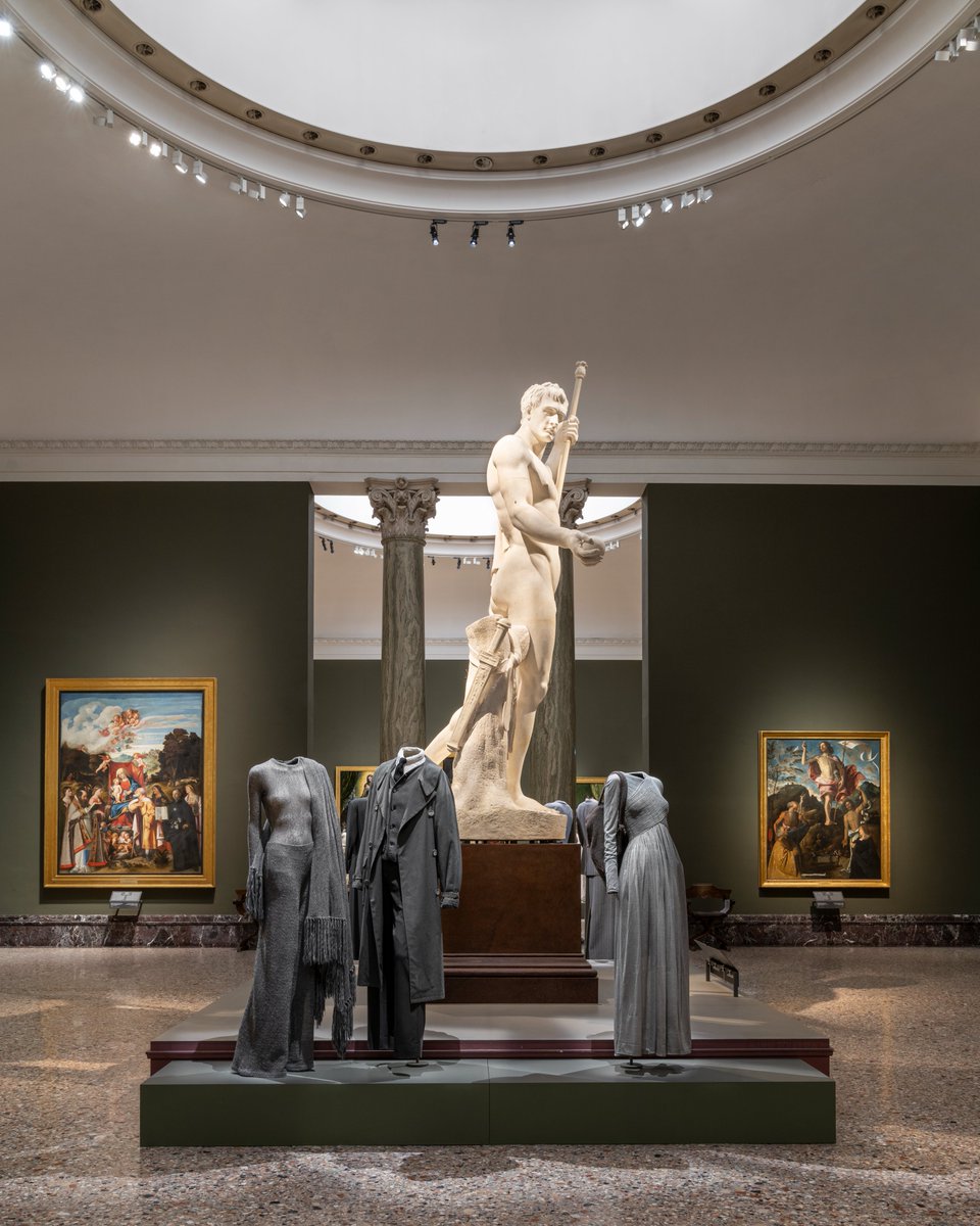 GIORGIO ARMANI: MILANO, PER AMORE⁣ ⁣ Within the historic halls of