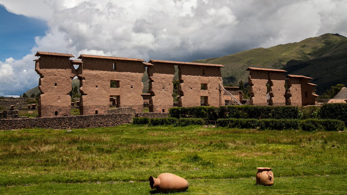 JoelPalacios655's tweet image. Raqchi destaca por sus amplias construcciones incas y su valor religioso dentro del mundo andino. Una parada que enriquece el recorrido por el sur del Perú.
Enlace:avalostours.com/la-ruta-del-so…
#Peru #Raqchi #Cusco #Puno #HistoriaAndina #ViajesPeru
