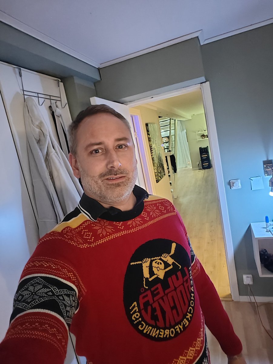 ikaglen's tweet image. I ett försök att rädda min DM från kollaps av alla önskemål om bilder hit och dit från obegränsat med fruntimmer lägger jag en bild här så får ni slåss om den. Ok?