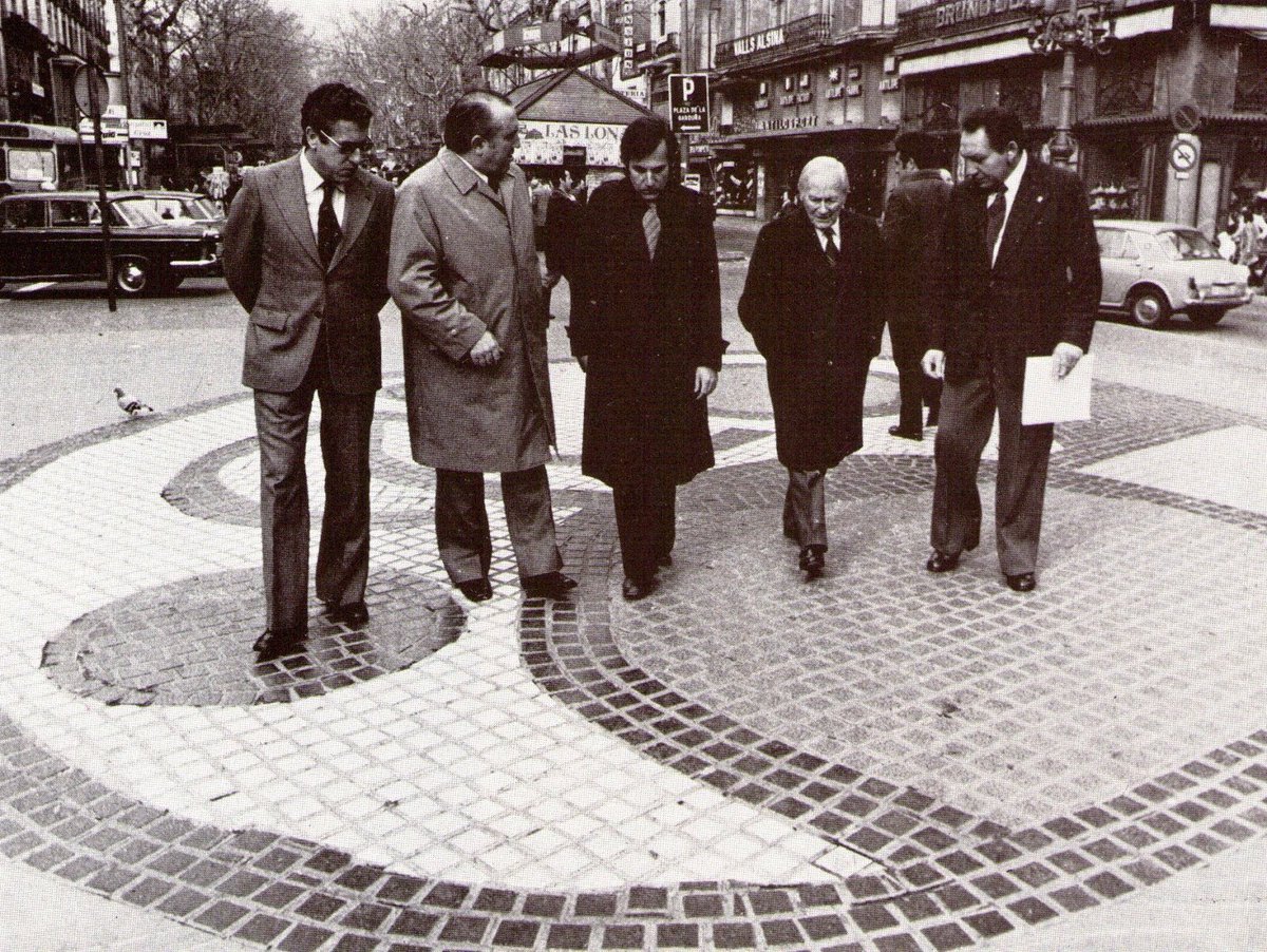 #Taldiacomavui de 1976 s'inaugurà el mosaic de Joan Miró a la Rambla de Barcelona. Dies després un paleta li recriminà que les peces no estaven posades amb prou cura i Miró contestà:

"No sap el que em va costar convèncer els operaris pq posessin de manera irregular les peces!".