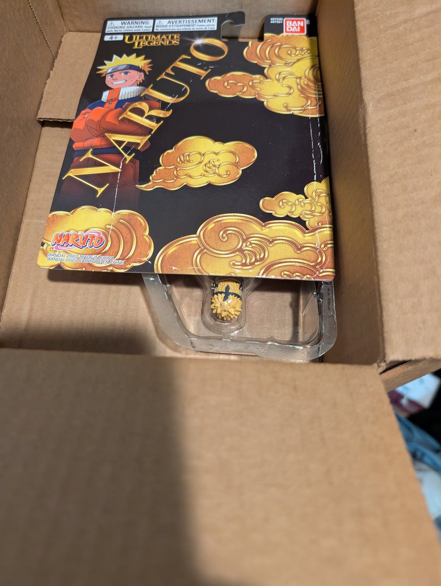 geekburrito's tweet photo. Hey @amazon @AmazonHelp is this the right way for my kids gift to arrive? 

This is bull. 

Nothing I can do at this time but try to make an excuse when he opens his present. 
#bahhumbug https://t.co/YeHYIslSeX