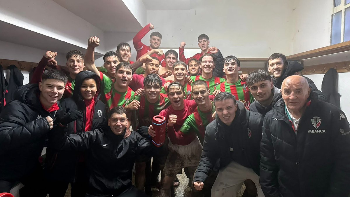 🔚 Victoria como local do noso filial! 

⚔️ Gran victoria, a cuarta seguida, que lles permite ós pupilos de Iván Lamas ir ó parón de Nadal a tan só dous puntos do playoff.

Racing Club Villalbés “B” 4-1 CD Guntín

💪 Gran primeira parte da tempada, rapaces!

#orgullorcv❤️💚