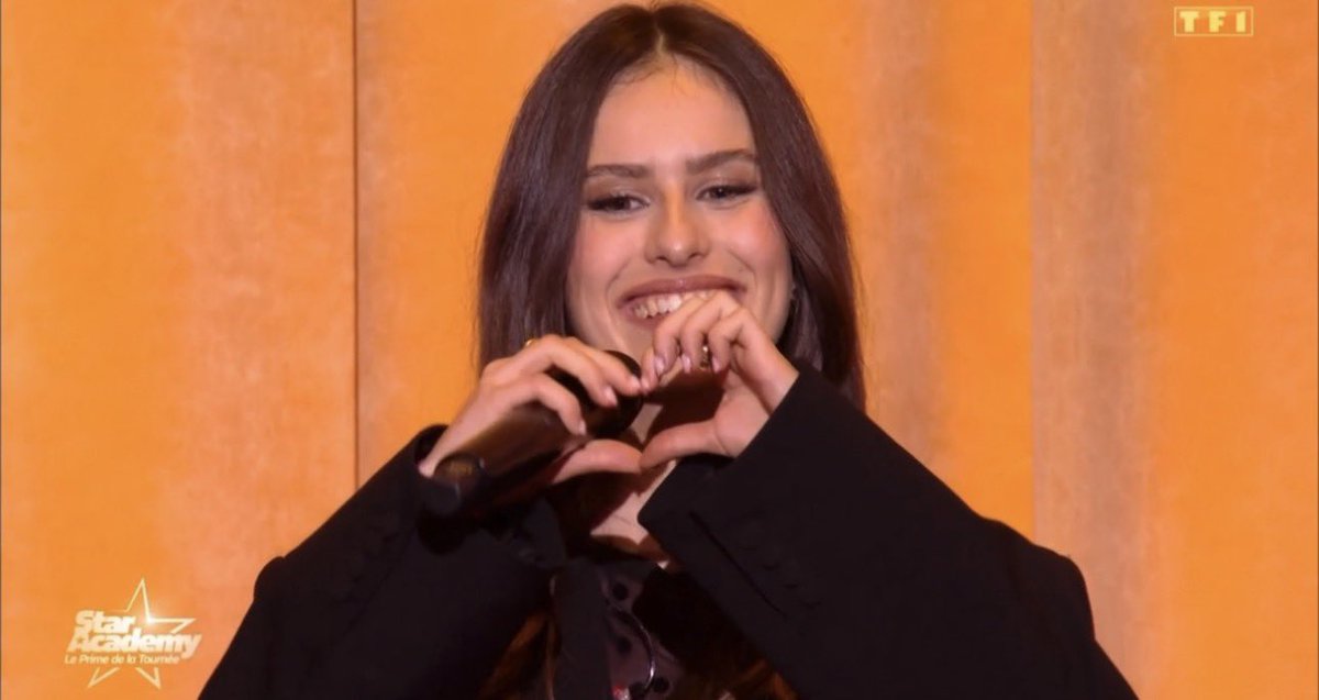« J’ai des trucs en cours parce que j’aime faire ça depuis très longtemps…J’ai pas attendu la Star ac pour écrire et préparer des petits trucs, des petites chansons » 
Ma star qui clock tous ses détracteurs, j’aime beaucoup

#StarAcademyLelive #staracademy