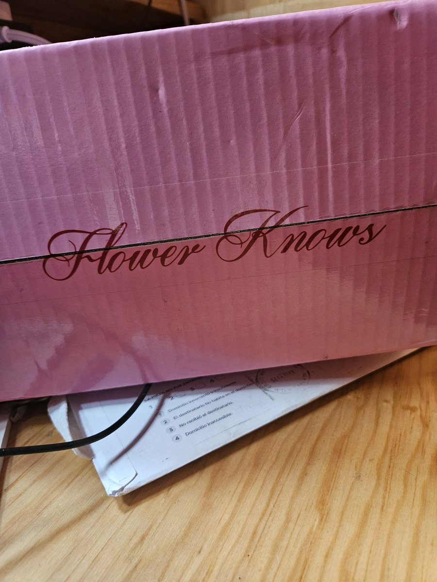 GrumpyBubble_'s tweet image. Mi esposo me regaló esto para navidad y de pronto el regalo que le tengo no es SUFICIENTE