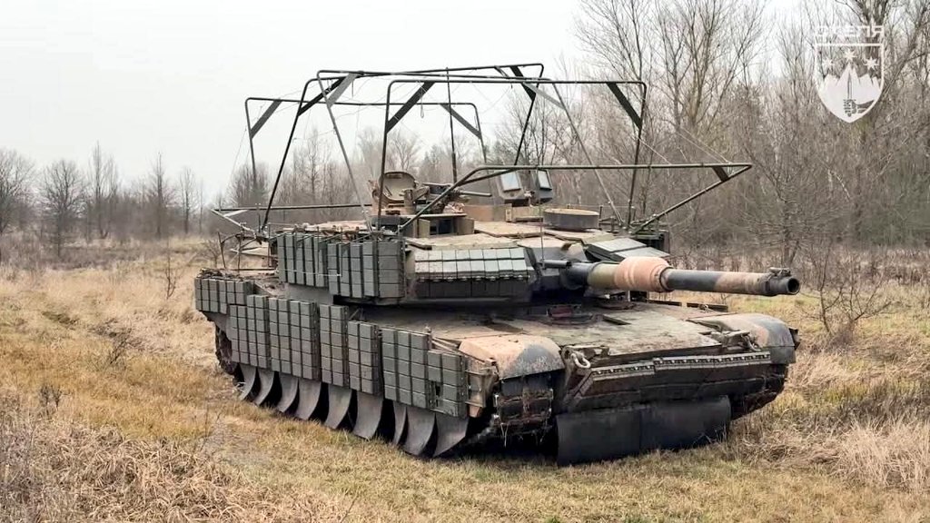 TRUFAULT's tweet photo. Y esta foto, es otra que he encontrado del M1A1 Abrams 🇦🇺, transformado en el tipo de modelo que #Ucrania necesita.
🇺🇦💥
#m1a1abrams #austalia #transformacion #exclusive #copecage #tank #Tanks #tanka #aemor #armored https://t.co/jfnNsRtSBV